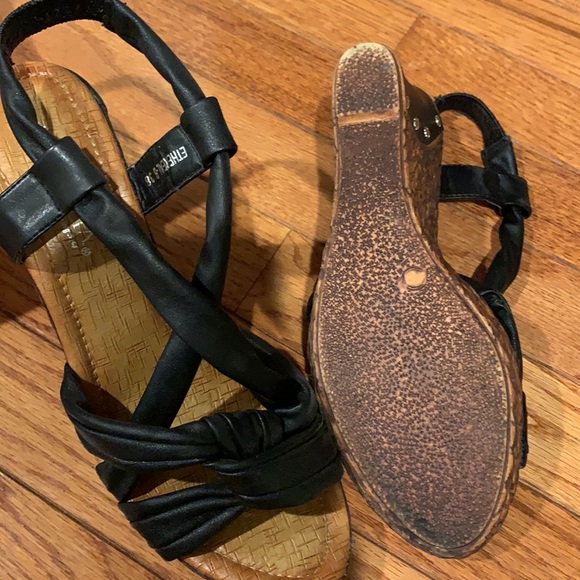 Size 7.5 Patrizia Ethereal wedge sandals - Picture 3 of 4